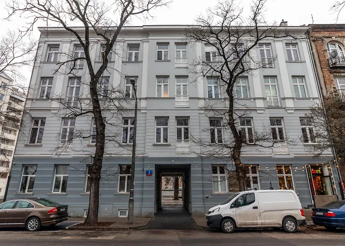 Close-golden - Mar 3 Varşova