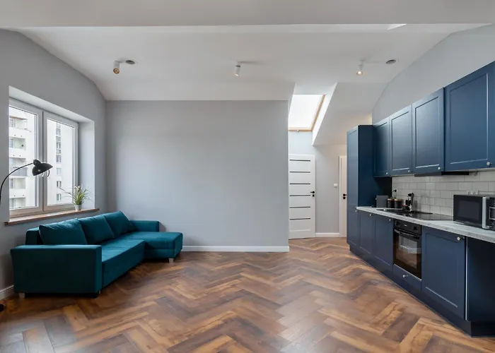 Close-golden - Mar 3 * 바르샤바