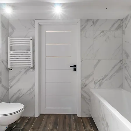 Apartment Close-golden - Mar 3 Warsaw