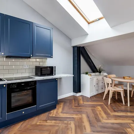 Close-golden - Mar 3 * Warsaw