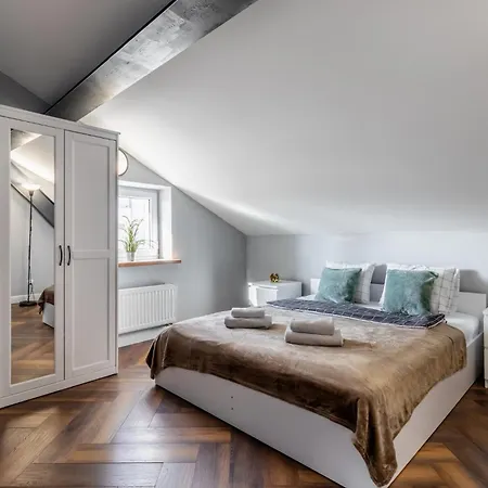 Close-golden - Mar 3