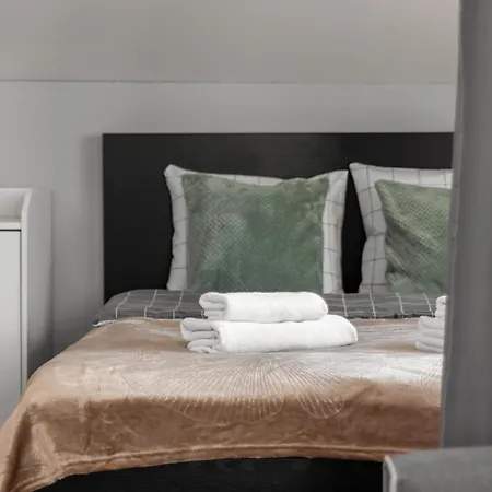 Close Apartment *