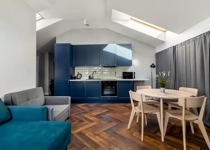 Apartment Close-golden - Mar 3