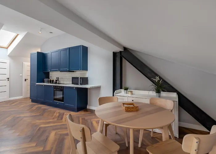 Close-golden - Mar 3 *