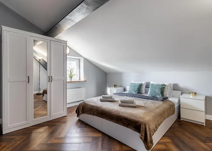 Close-golden - Mar 3